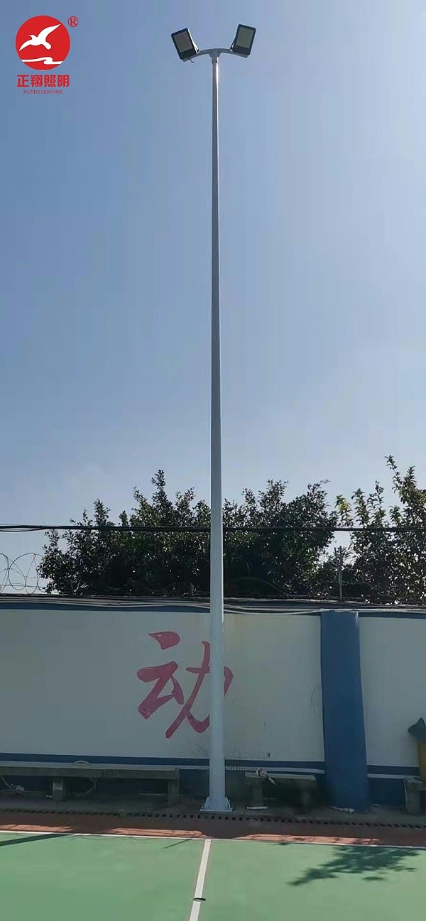 海南機電學校12米球場路燈安裝
