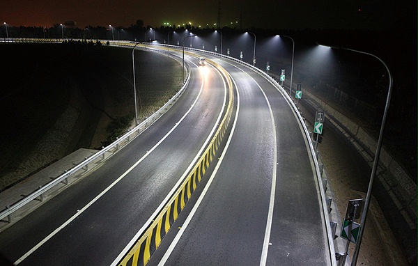 昭航路燈生產廠家參與了廣樂高速韶關連接段的路燈工程