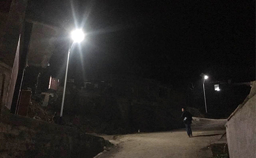 貴州省盤州市城關鎮盤縣第三中學LED小康號路燈頭——昭航照明案例