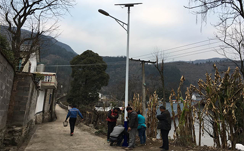 貴州省盤州市城關鎮盤縣第三中學LED小康號路燈頭——昭航照明案例
