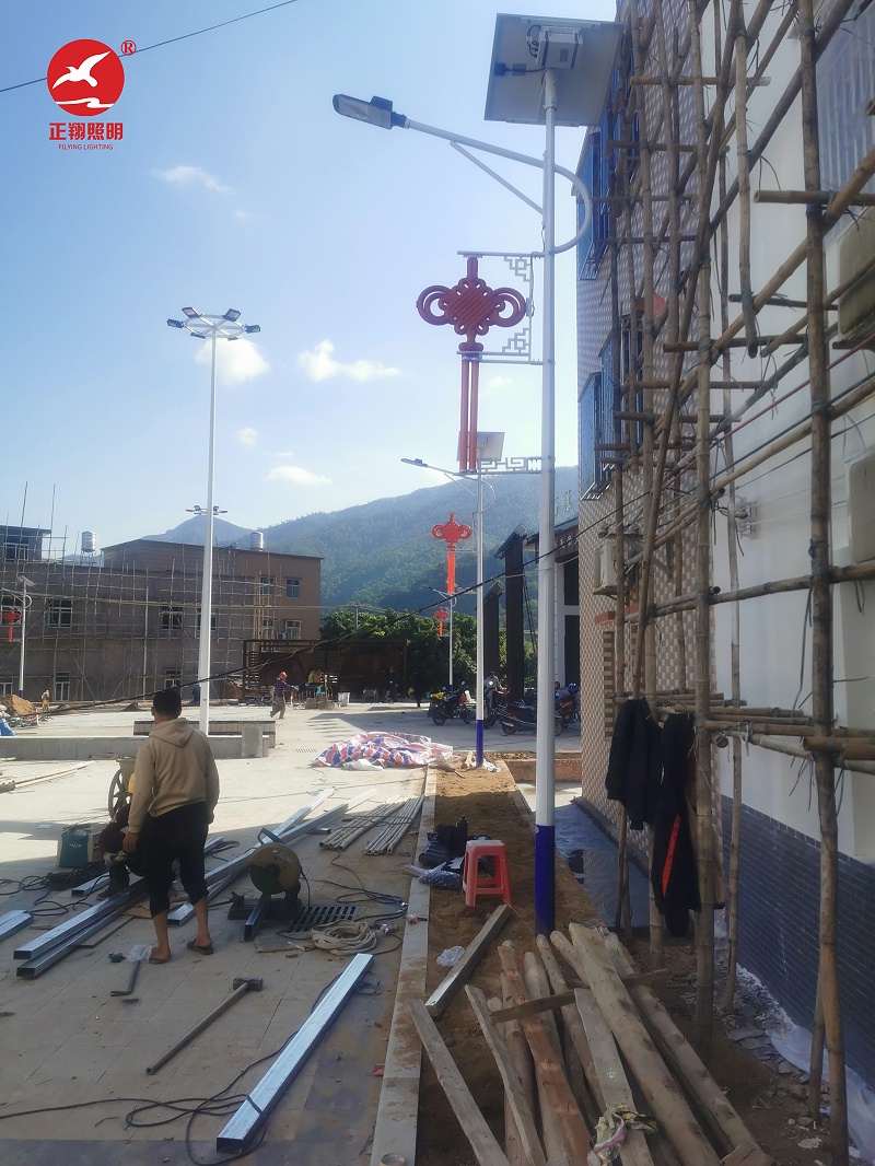 揭西縣五云鎮下硿村委中國結太陽能路燈