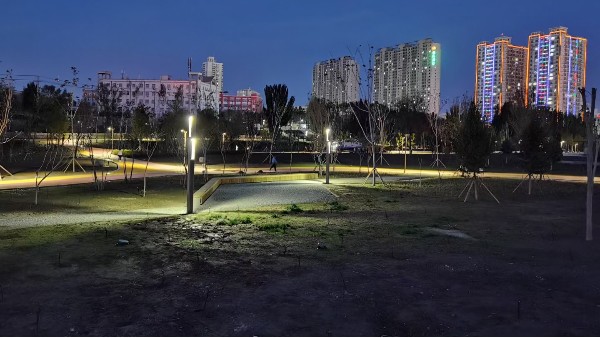新疆哈密市伊州區建設東路哈鐵公園亮化