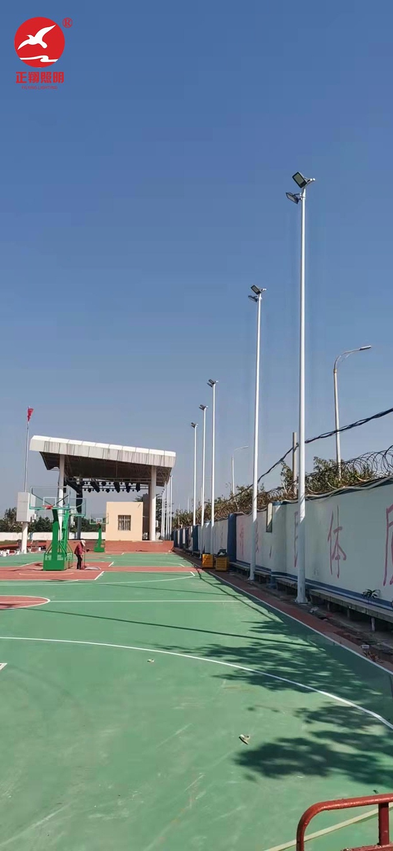 海南機電學校12米球場路燈安裝