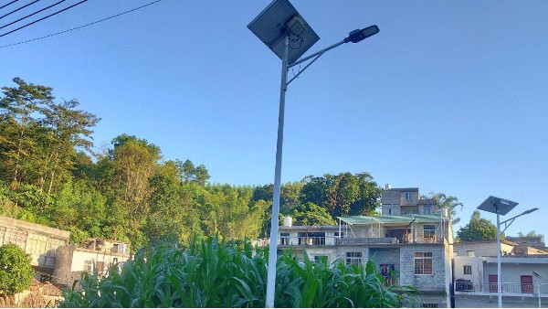 廣西玉蘭農村道路太陽能路燈安裝