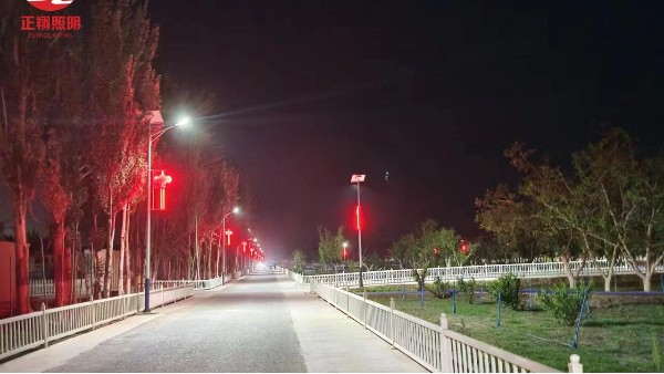 新疆中國結太陽能路燈安裝